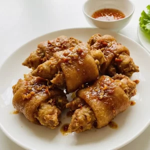 Móng heo chiên mắm