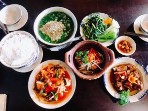 com-trua-nha-trang-cho-dan